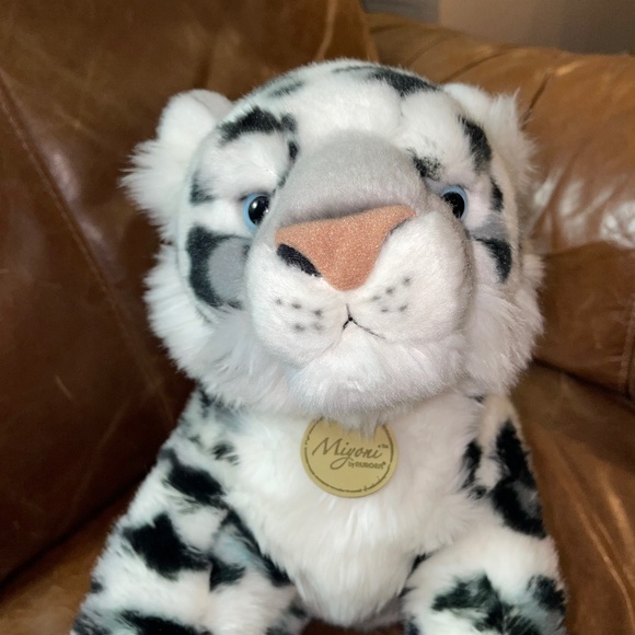 Aurora Other - NWOT Miyoni by Aurora 12 Inch White Leopard Stuffed Animal